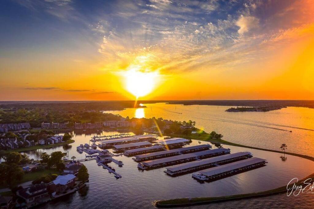 Lakeside Daze! Montgomery Exterior photo